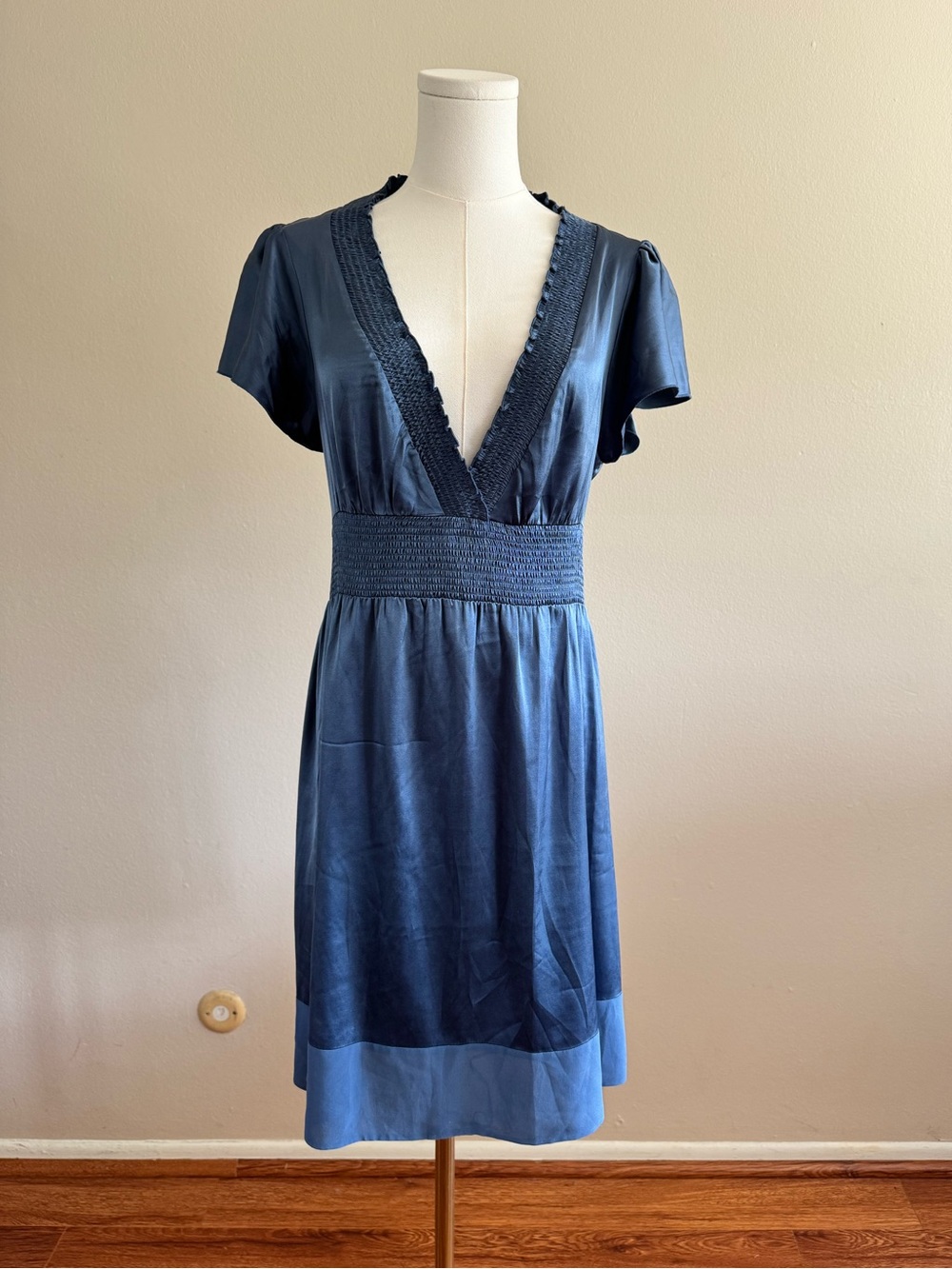 100% Silk Y2K BCBGMaxAzria Blue Babydoll V-Neck Dress with Tie Back